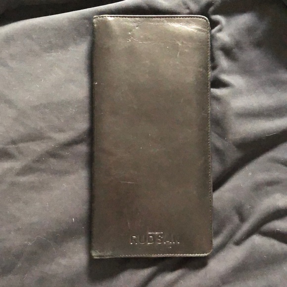 Passport case - Picture 1 of 11